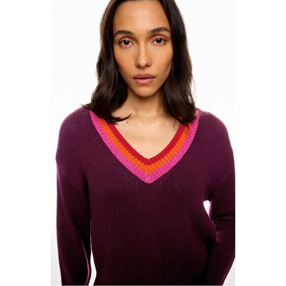 Marine Layer
Slouchy V-Neck Sweater 💙 - Picture 4 of 12